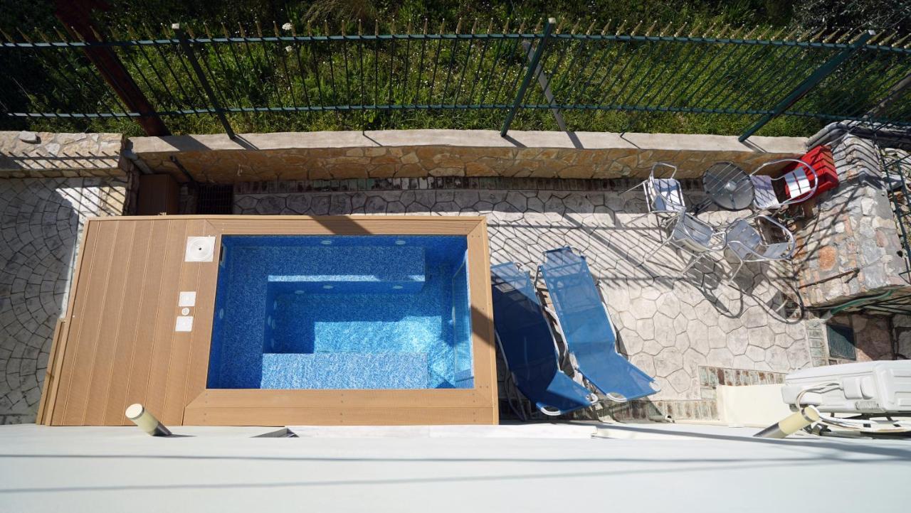 Semiramis Suites With Pool Kalamata Exterior photo